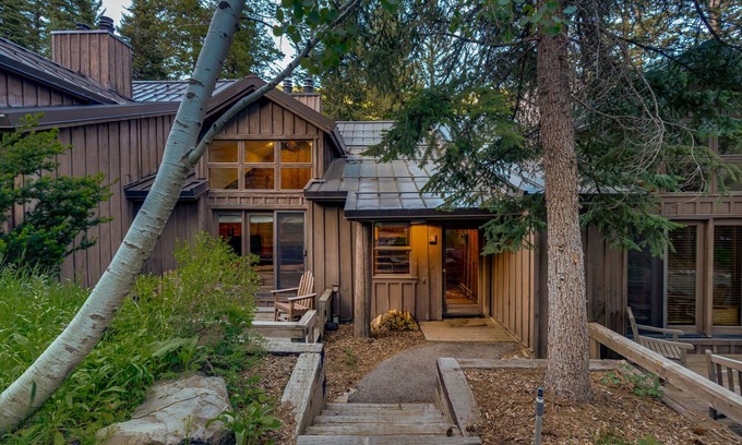 Sundance Condo | Mandan Lower - King, Wood Burning Fireplace, Lower Sundance Cottage