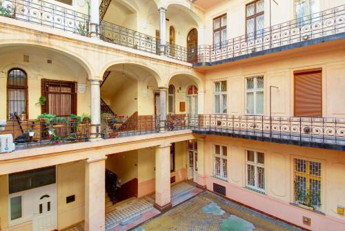 Terezvaros House | Mandy Apartments