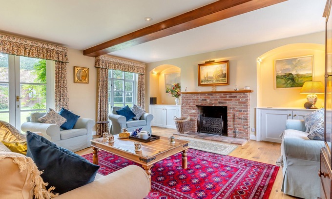 Tunstead House | Manor Farm House - Four Bedroom House, Sleeps 8