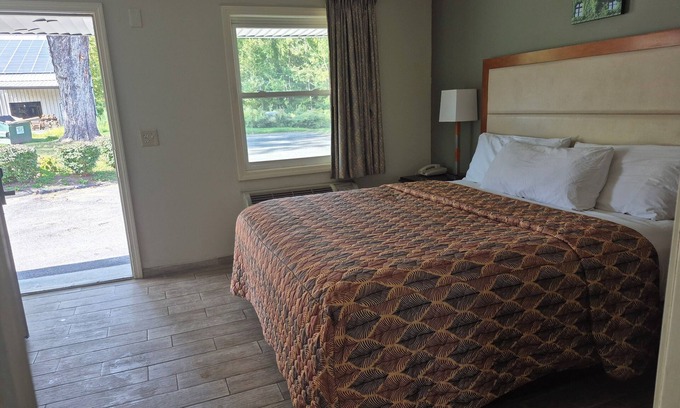 New Milford Hotel | Maple Leaf Motel