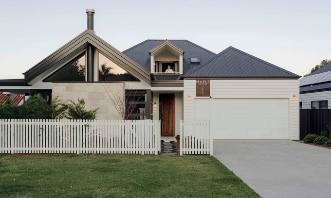 Berry House | Maple on Edward, Berry - by Linnaeus Collection