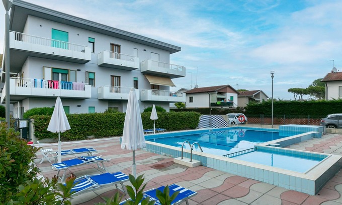 Jesolo Apartment | Mara Apt. w/Pool and Parking