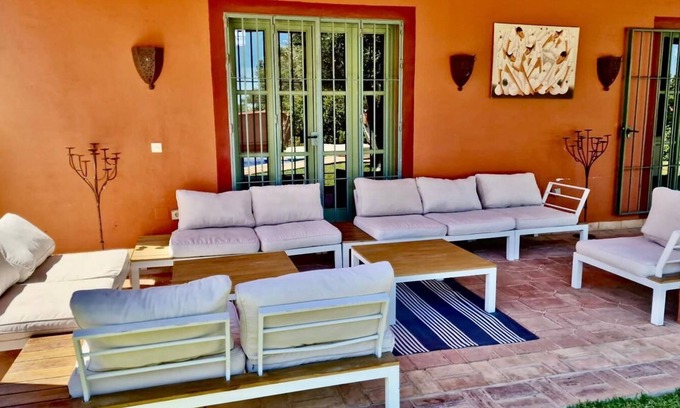 Marbella Ski Chalet | Maravillosa Villa Mediterranea al Lado de Puerto Banus