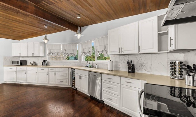 Oak Harbor Cottage | @ Marbella Lane - Seas the Bay Sanctuary
