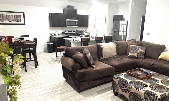 Hammond House | Mardi Gras ready with 3-bedroom /2 bathroom house in Hammond with AC and WiFi
