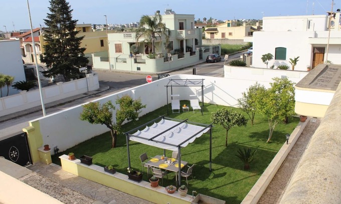 Corsano Apartment | Maria 1977 holiday home in SALENTO near SM di LEUCA with lawn and WIFI