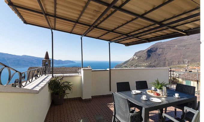 Gardola Apartment | Marianna house in historic center with lake view