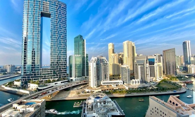 Dubai Marina Apartment | Marina Charm: 3-BR Gem with Stunning Views
