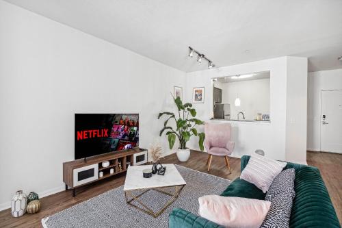 Marina del Rey Apartment | Marina del Rey Beautiful View, Free parking, pool, jacuzzi