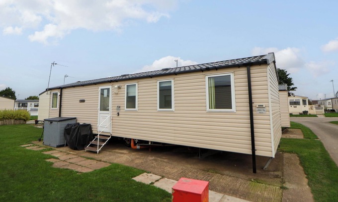 Rhyl Cottage | MARINA, family friendly, with a garden in Rhyl
