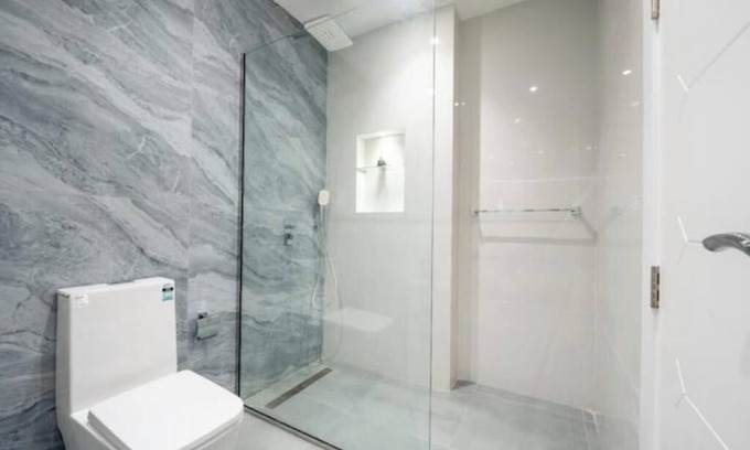 Dubai Internet City Apartment | Marina Luxury 5 Bedroom & Private Pool