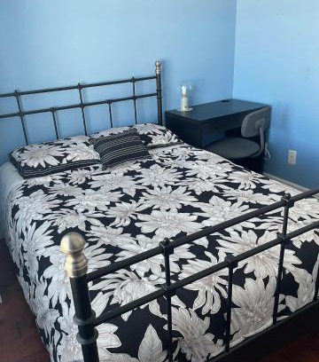 Marpole Apartment | Marine Dr Station Room in a House