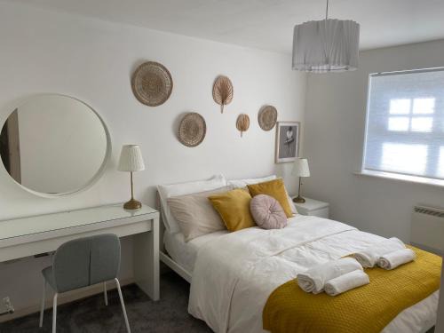 Trafford Apartment | Marine Viewing 2 bedrooms flat
