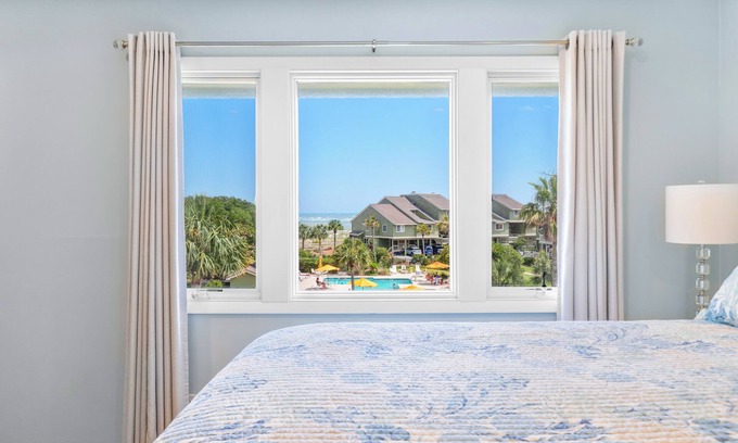 Isle of Palms Villa | Mariner's Walk 5F - Ocean View Condo! Pool!