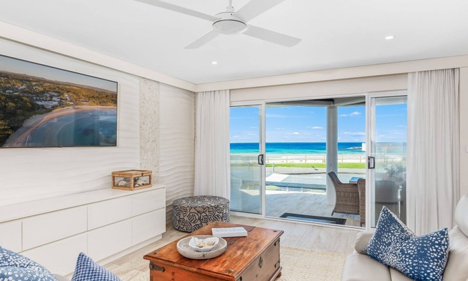 Mollymook Apartment | Mariners 1 - Meters away from the golden sands of Mollymook Beach