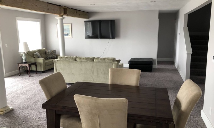 Willoughby Spit Cottage | Mariners Cove (4-Bedroom Cottage) - Pets Allowed by RedAwning