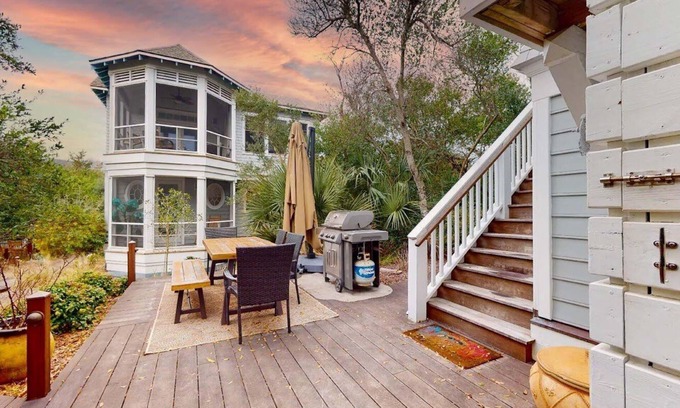 Cape Fear Station House | Maritime Forest retreat close to East Beach!