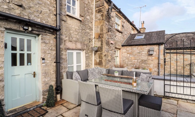 Kirkby Lonsdale Cottage | Market Square Maisonette