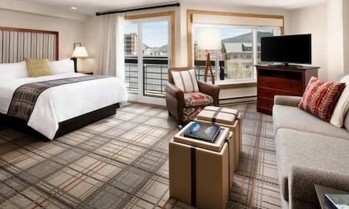 Peak 9 Resort | Marriott Mountain Valley Lodge Resort, Hot Tub, Pool, Ski