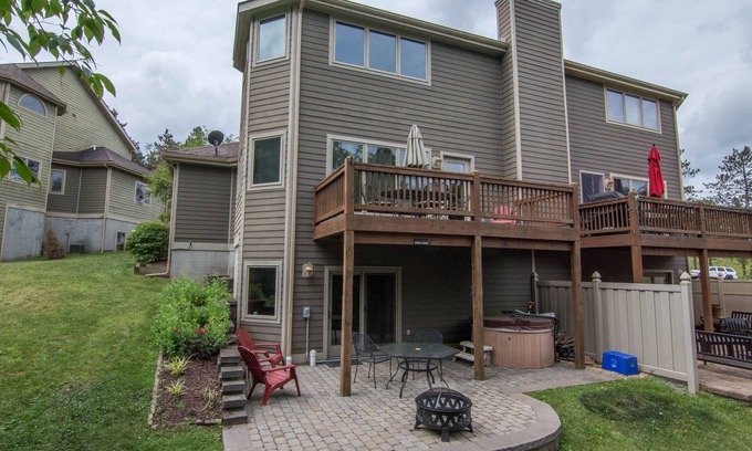McHenry House | Marsh Run Cove | Spacious Duplex, 3 Primary Suites!