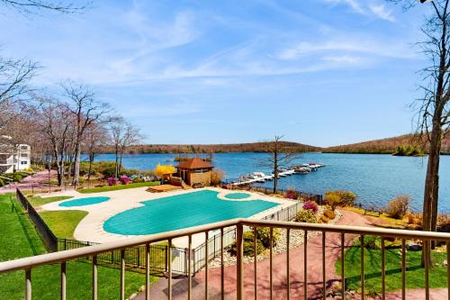 Lake Harmony Apartment | Marvel at Midlake