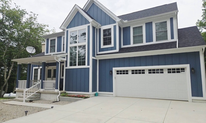 Logan House | Marvelous 4-bedroom house with Hot tube and swimming pool in charming Logan