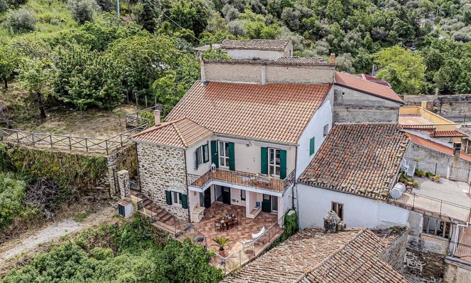 Santa Maria di Castellabate House | Mary's House - Salerno