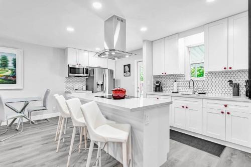 Hollywood House | Marys Serene Luxury Home