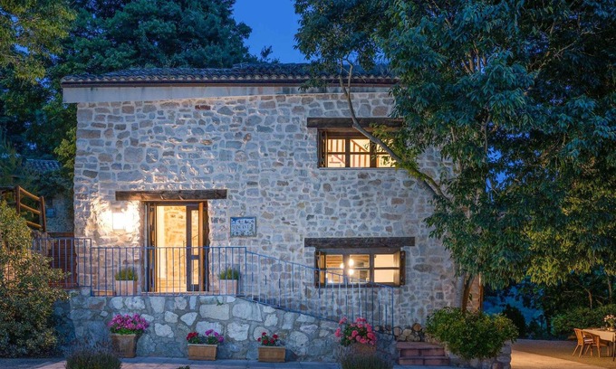 La Llacuna House | Masía Ventanell Casa Encant