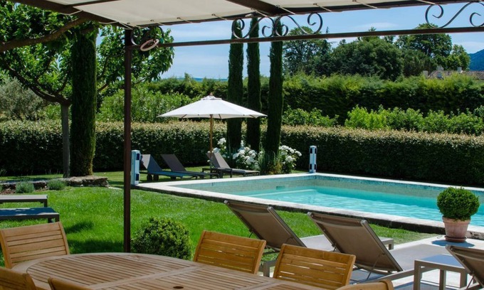 Robion House | Mas des Oliviers - in the heart of the Luberon, for 12-14