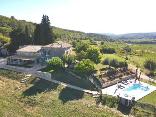 Cornillon Bed & Breakfast | Mas Les Escourtades Chambres d'hôtes