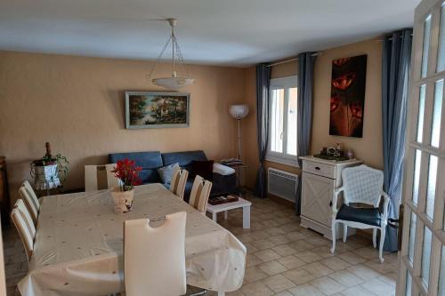 La Crau House | Mas provençal with terraces and small garden