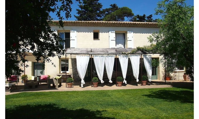 Vic-la-Gardiole House | Mas up to 16 people with swimming pool, quiet 6 km from the sea