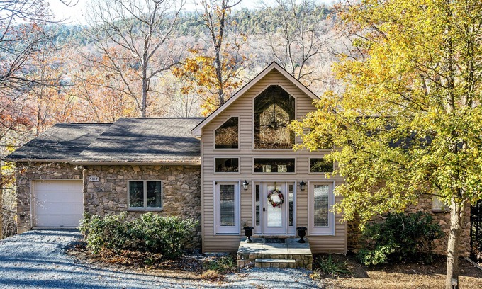 Massanutten House | Massanutten Retreat with Screened Porch & Media Room!