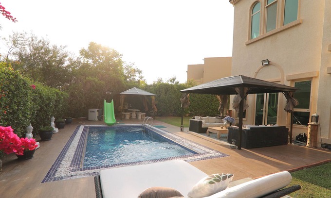Dubai Villa | Massive 5 Bedroom Luxury Villa Private Pool and 5 Min Drive to Jumeriah Walk