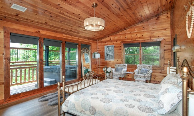 Pittman Center Cabin | Massive 6BR Mountain Home Views Pool and Double Hot Tubs