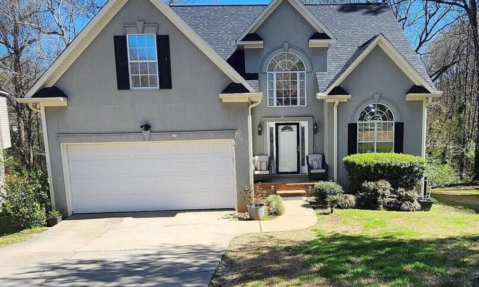 Martinez House | MASTER'S TOURNAMENT RENTAL. 5 MILES FROM COURSE.