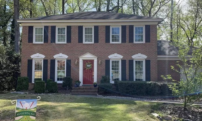 Montclair House | Masters Rental 5br 3.5ba; Less than 4mi from Augusta National with putting green