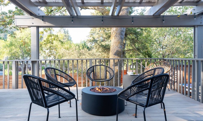 Santa Rosa House | Mataro by AvantStay | Large & Elegant Home in Santa Rosa w/ Hot Tub & Games
