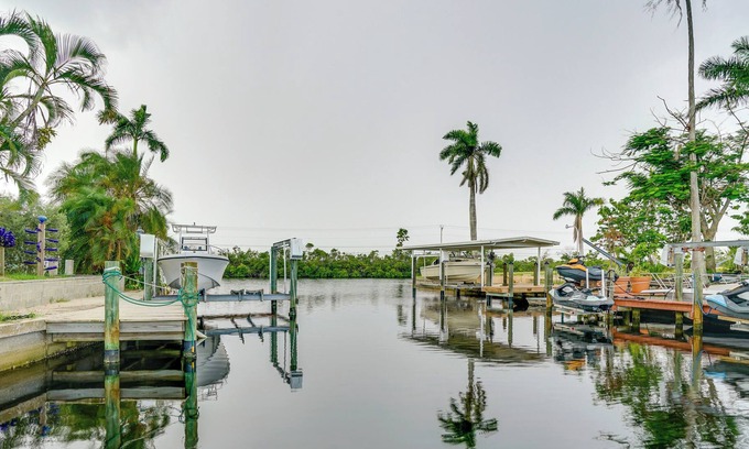 Matlacha Isles House | Matlacha Isles Waterfront Retreat w/ Dock & Deck!