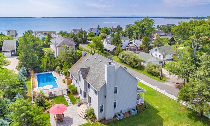 Mattituck House | Mattituck Beach Gem. Spacious & Gorgeously Renovated Beach House Steps to Bay.