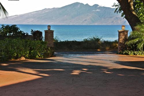Kahana Bed & Breakfast | Maui Beach House B & B