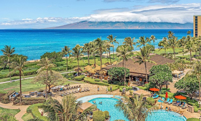 Kaanapali Condo | Maui Resort Rentals: Hokulani 605 – Premier 6th-Floor Oceanview Penthouse | Closest 2BR Column to the Ocean!
