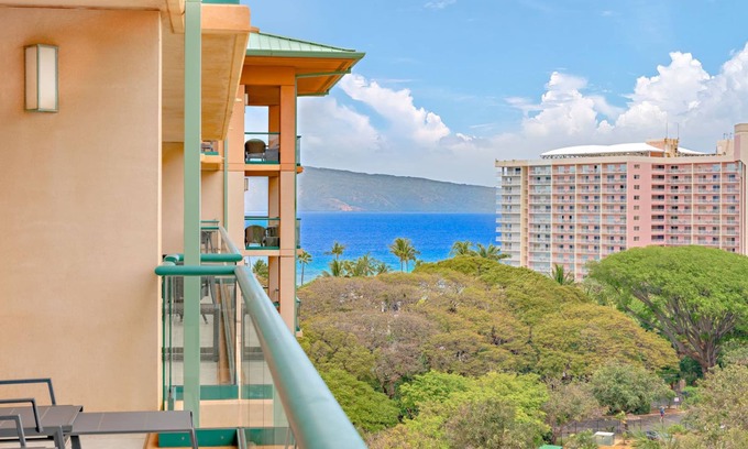 Honokowai Condo | Maui Resort Rentals: Honua Kai Konea 924 - Upgraded 9th Floor 1BR w/Partial Ocean and West Maui Mountain Views