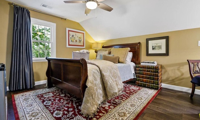 Greensboro Condo | Mawmaw Uschi's Greensboro Retreat - Private Room