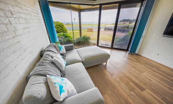 Torquay House | Max's Beachside Holiday Home