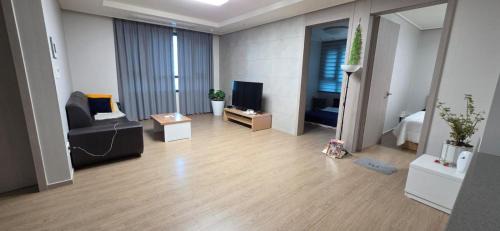 Pyeongtaek Apartment | Maxim Humphreys