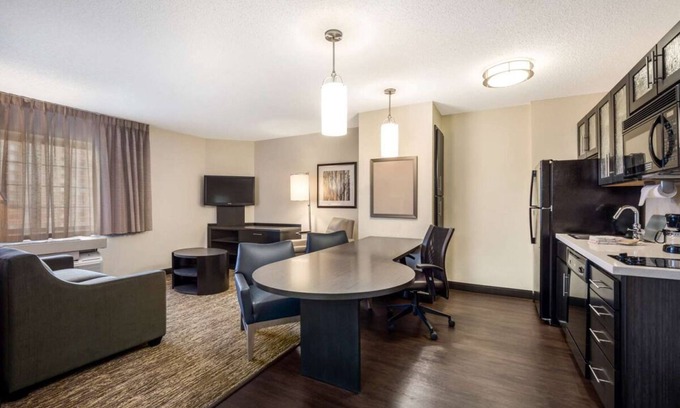 Santa Ana Hotel | Maximum Comfort! 2 Spacious Units with Full Kitchens, Pets are Allowed!