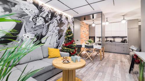 Old Town Apartment | Maya's Flats & Resorts 24 - Hollywood