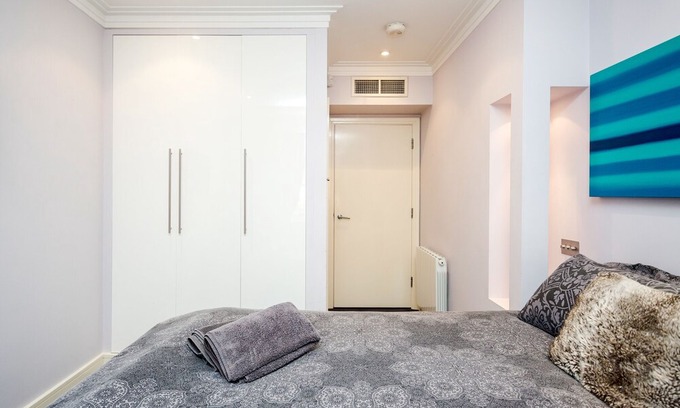 Mayfair Apartment | MAYFAIR · ✪ King Bed Duplex with A/C ✪: 5-Star Stay in Mayfair
